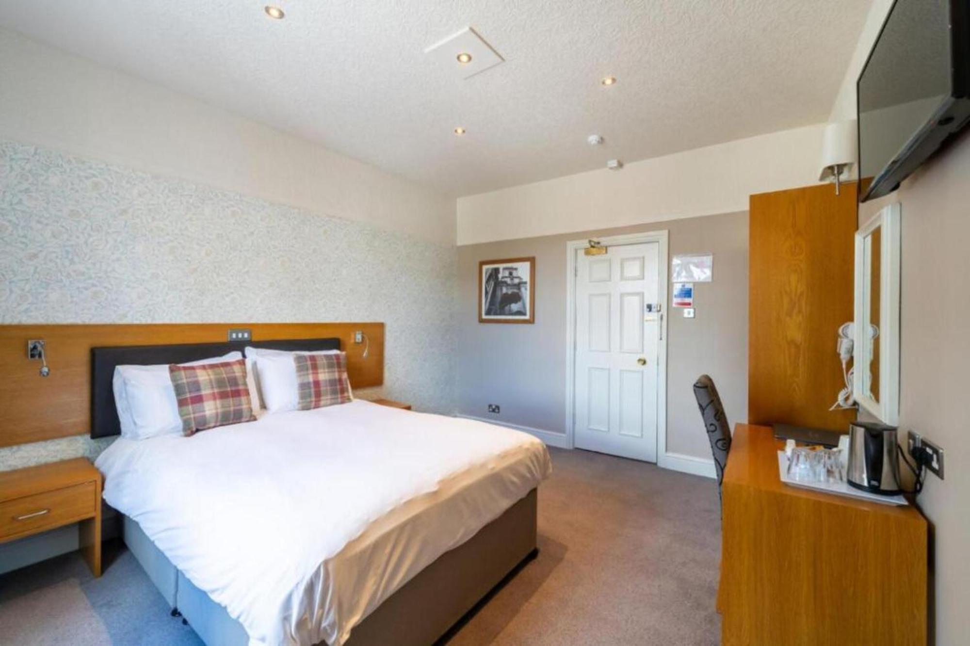 Oyo The Red Lion Hotel Luton  Extérieur photo