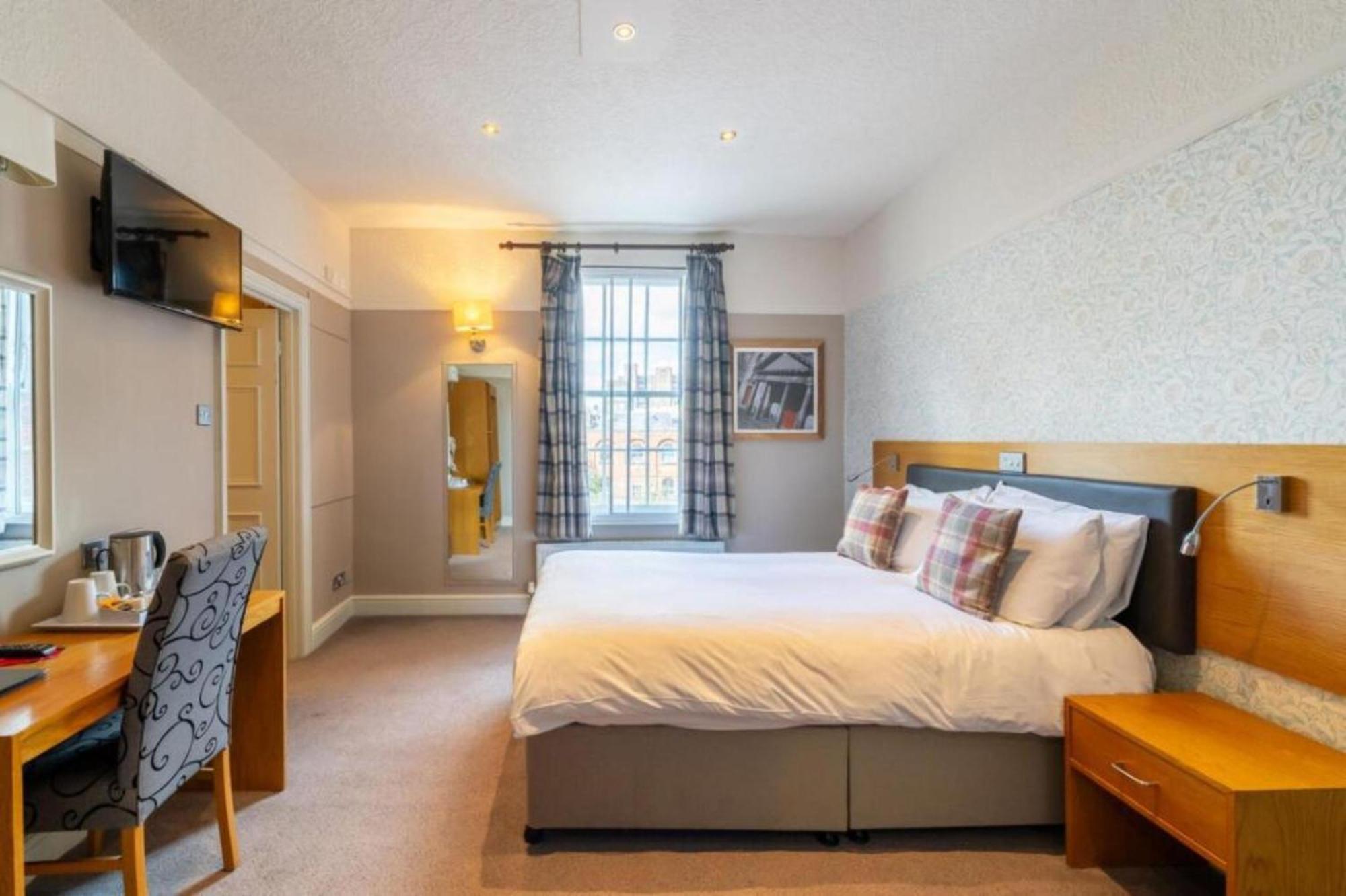 Oyo The Red Lion Hotel Luton  Extérieur photo