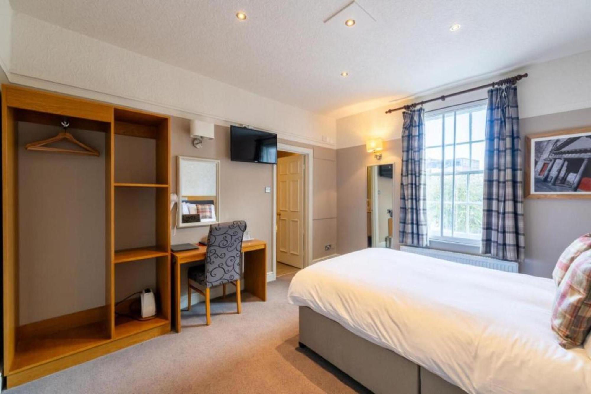 Oyo The Red Lion Hotel Luton  Extérieur photo