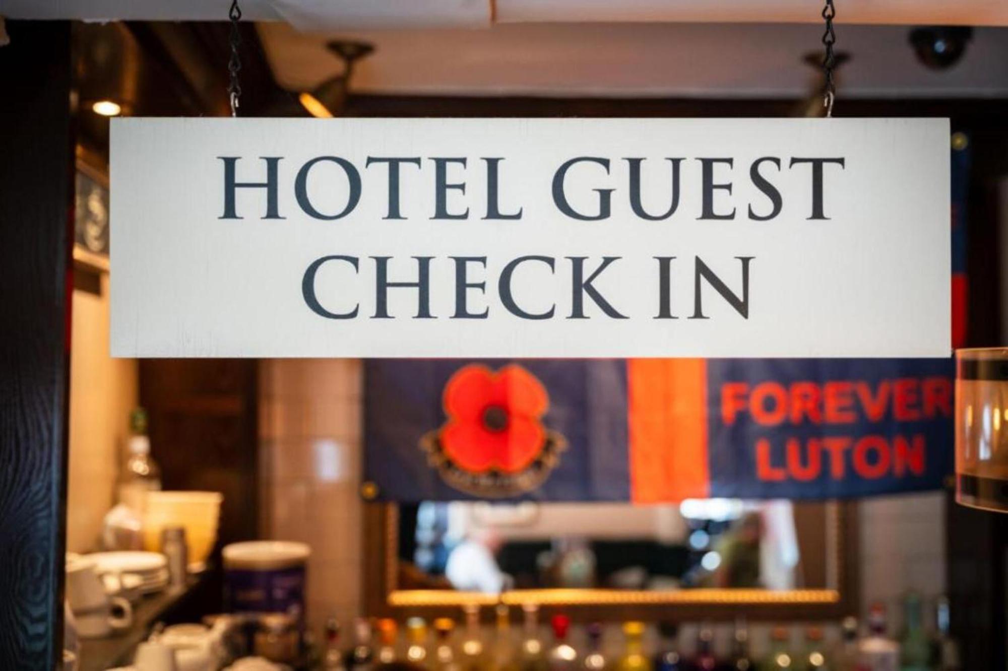 Oyo The Red Lion Hotel Luton  Extérieur photo