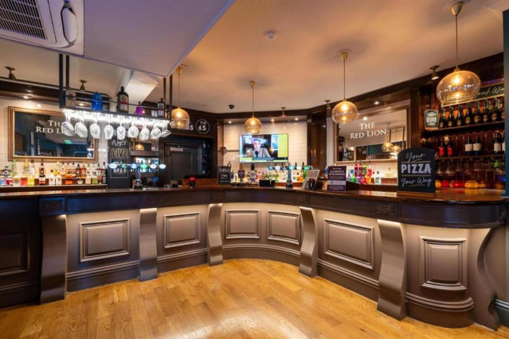Oyo The Red Lion Hotel Luton  Extérieur photo