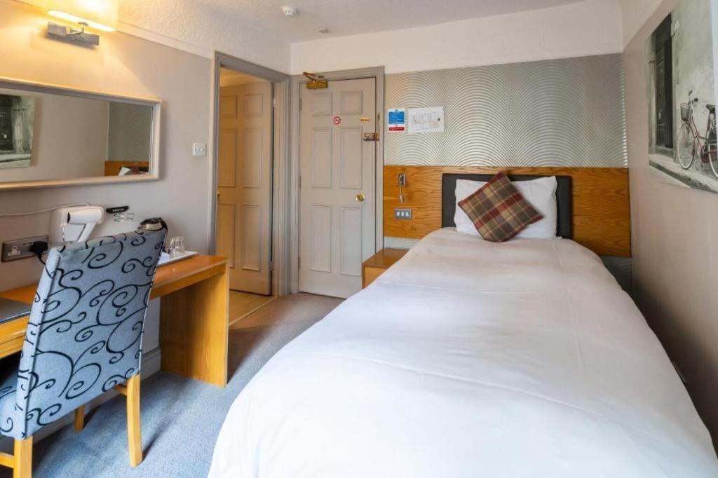 Oyo The Red Lion Hotel Luton  Extérieur photo