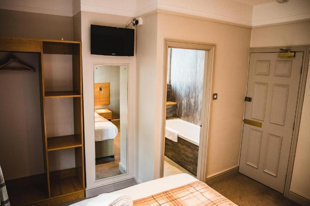 Oyo The Red Lion Hotel Luton  Extérieur photo