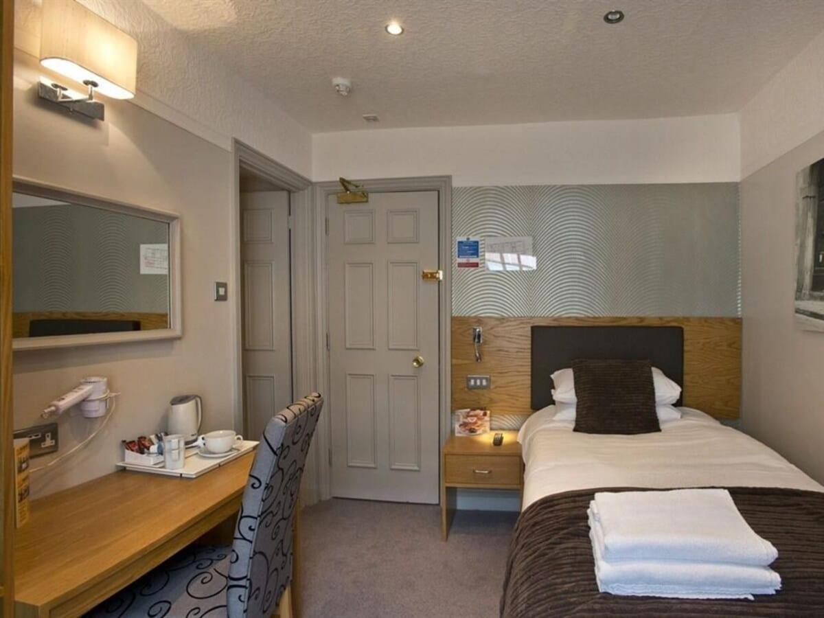 Oyo The Red Lion Hotel Luton  Extérieur photo